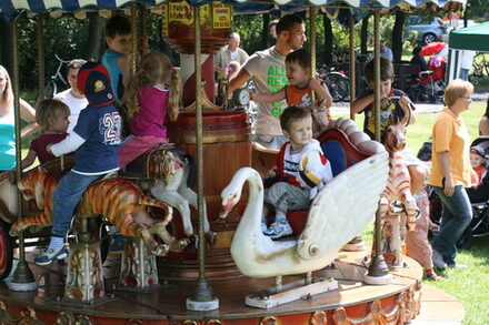 Familienfest 2008 - Kinder auf Historischem Karussell