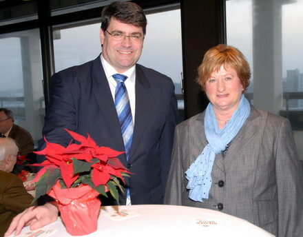 Nach über 45 Jahren bei der Stadt Wesseling ging Ursula Schäfer in den Ruhestand. Bürgermeister Hans-Peter Haupt sprach ihr Dank und Anerkennung aus.