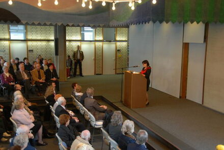 Vize-Bürgermeisterin Sabine Geyr eröffnete die Ausstellung.