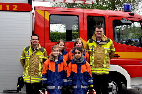 Einen Tag lang informierten sich Schülerinnen aus Wesseling über das Berufsfeld „Feuerwehr“.