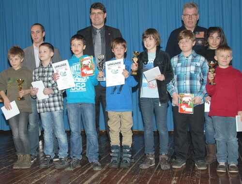 In der Aula der Grundschulen Keldenich wurden die Sieger des 24-Stunden-Schwimmens ausgezeichnet.