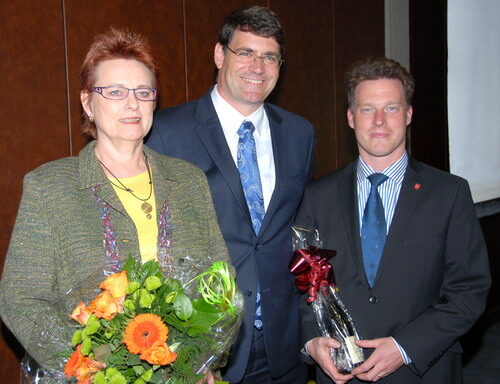 Bürgermeister Hans-Peter Haupt mit Brigitte Sombrowski (SPD) und Olaf Krah (CDU)