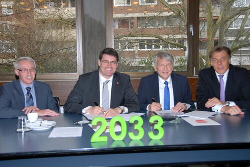 Foto – von links Manfred Hummelsheim, Bürgermeister Hans-Peter Haupt, Dr. Heinz-Willi Mölders und Rainer Hegmann (beide RWE Deutschland).