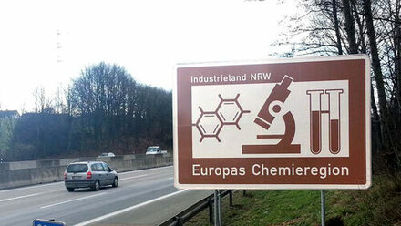Autobahnschild Chemieregion