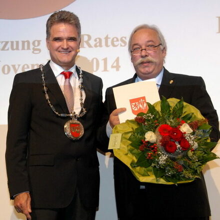 15 Jahre gehörte Udo Pulver dem Rat der Stadt Wesseling an. Er erhielt die Ehrennadel der Stadt.