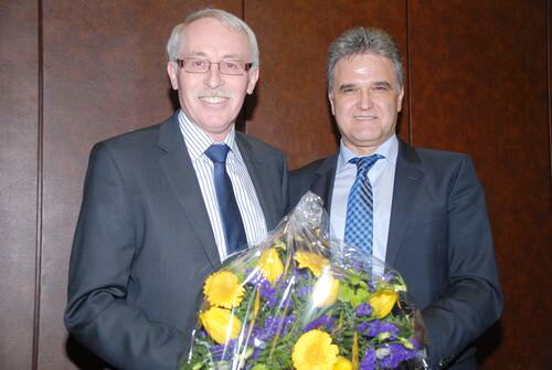 Bürgermeister Erwin Esser mit dem neuen Beigeordneten Manfred Hummelsheim