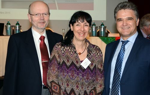 Klaus Bachtenkirch und Andrea Bürger vom NRW-Ministerium für Inneres und Kommunales mit Bürgermeister Erwin Esser im Rheinforum