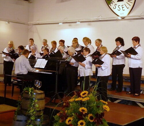 Der Chor besteht zurzeit aus 25 aktiven Sängerinnen, ist Mitglied im Erftsängerkreis und seit 2005 eingetragener Verein.