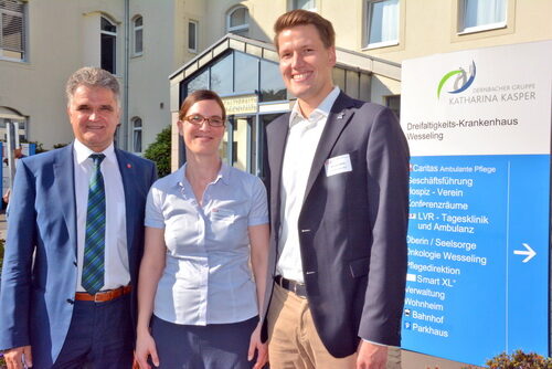 Bürgermeister Erwin Esser mit Referent Michael Bode (VisionGesund) und Alexandra Krause (Dreifaltigkeits-Krankenhaus)