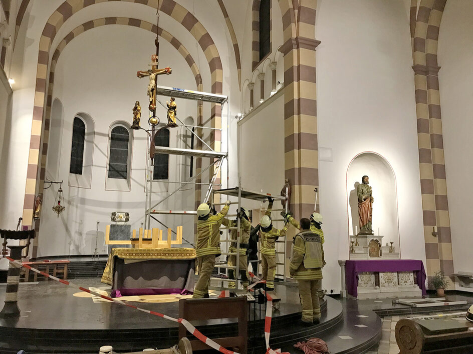 Bergungseinsatz der Feuerwehr Wesseling in der Pfarrkirche St. Germanus